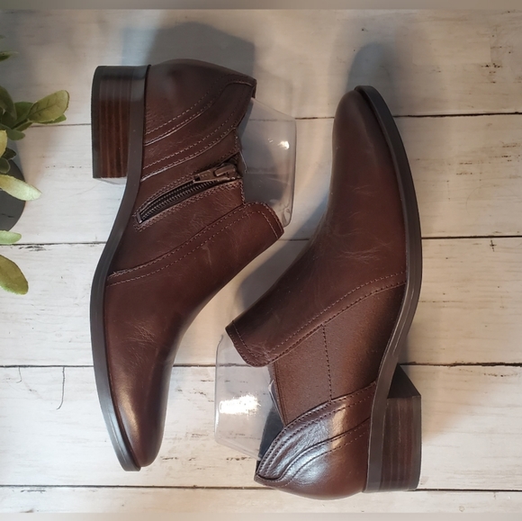 NATURALIZER Royal brown leather bootie sz 8 wide - Picture 6 of 15